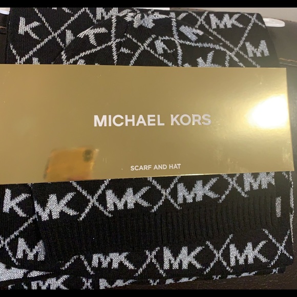 Holiday gifts michael kors Hat and scarf set $40 each - Picture 4 of 5